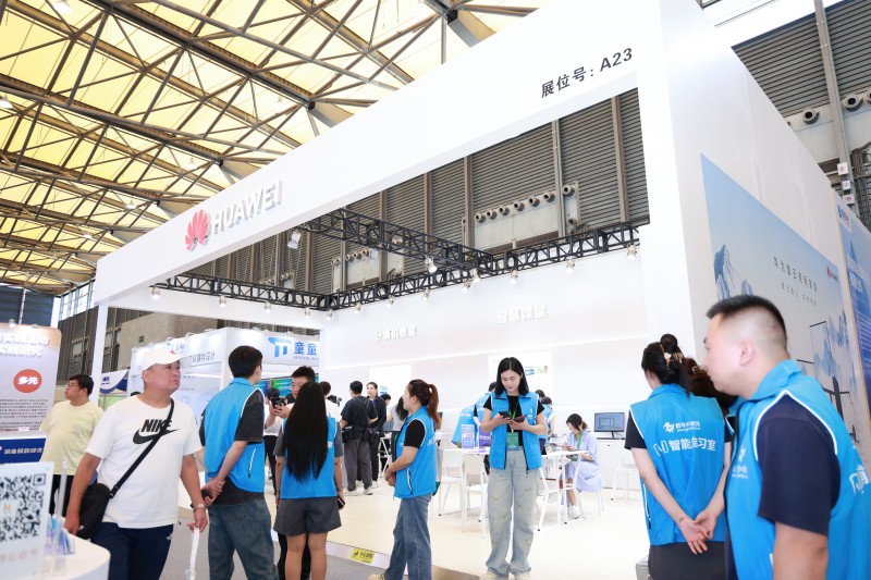 赶考小状元亮相第八届上海教育装备博览会，AI 智能自习室解决方案引关注